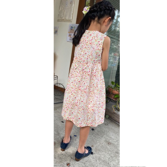 花柄スモッキング刺しゅうワンピース